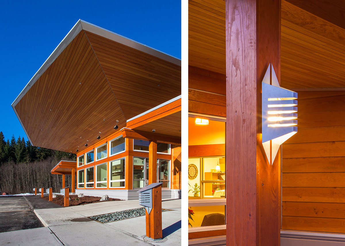 Kitsumkalum健康中心低层建筑的午后外景，展示了木材构件的广泛使用，包括镶板、胶合板、墙板和道格拉斯冷杉和西部红雪松的实锯重型木材